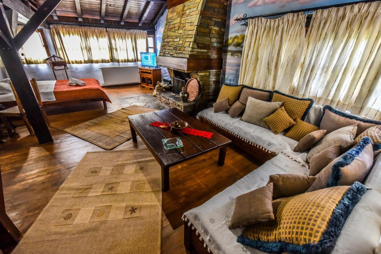 Oikoperiigitis Hotel แกร์กีนี ภายนอก รูปภาพ