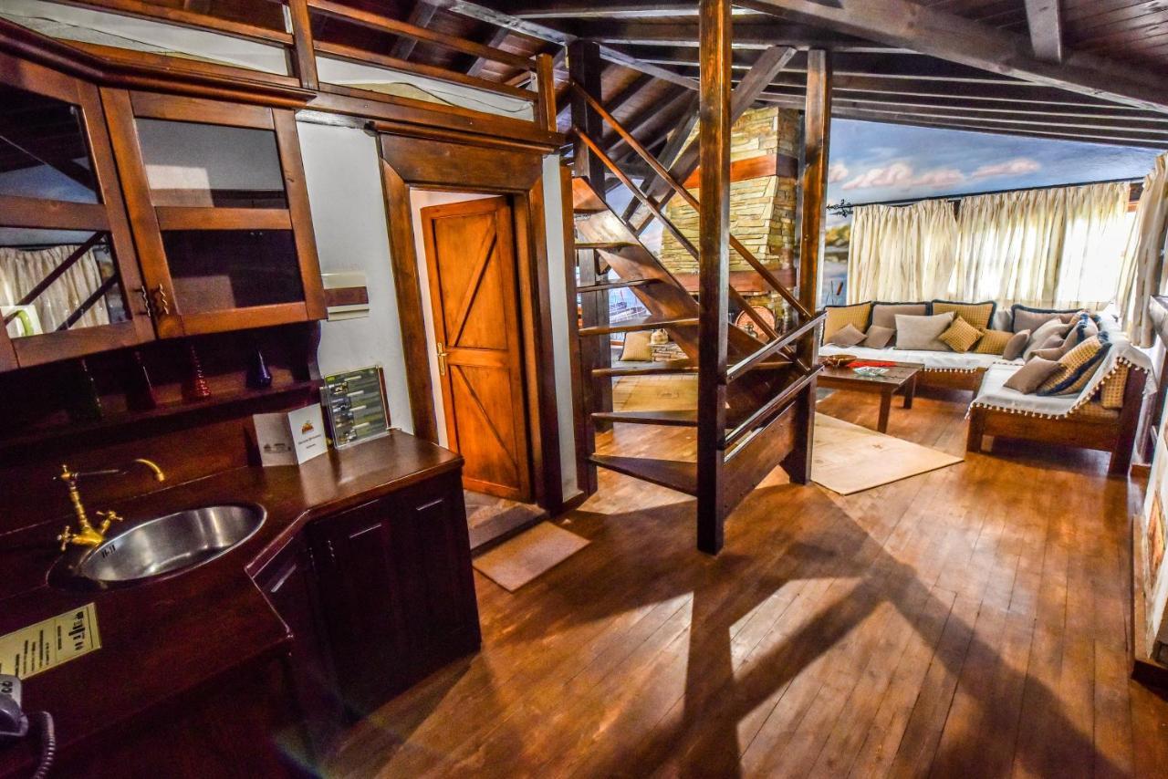 Oikoperiigitis Hotel แกร์กีนี ภายนอก รูปภาพ
