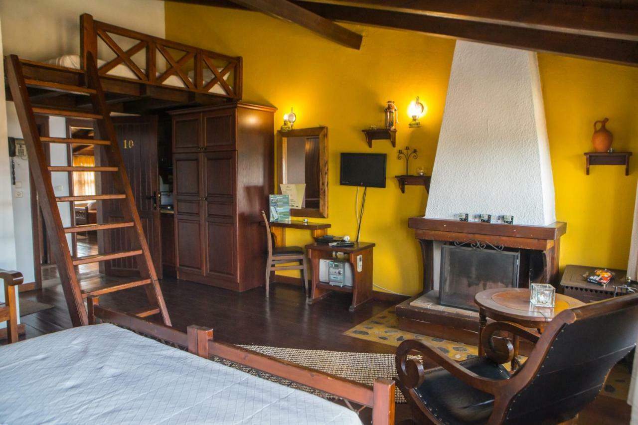 Oikoperiigitis Hotel แกร์กีนี ภายนอก รูปภาพ