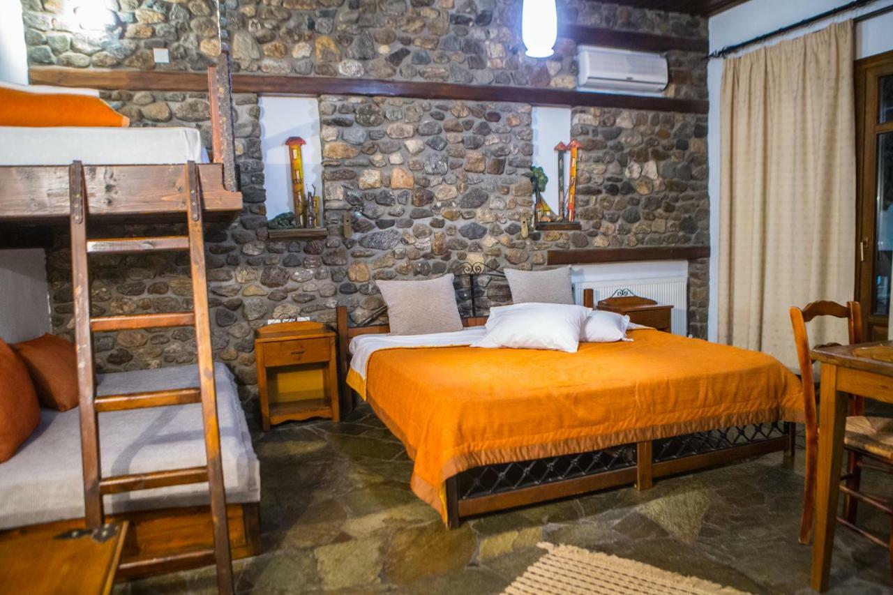Oikoperiigitis Hotel แกร์กีนี ภายนอก รูปภาพ